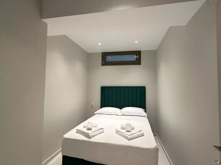 Elpida Luxury Apartments & Suites