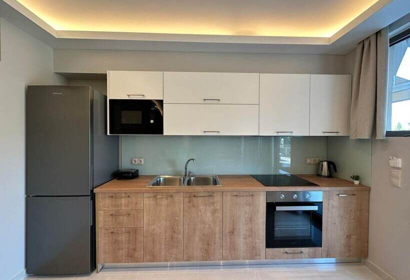 Elpida Luxury Apartments & Suites