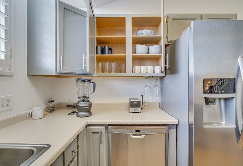 Gorgeous Lehi Home W/ Private Yard & Hot Tub!