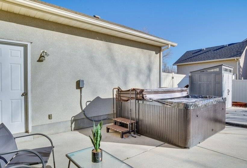Gorgeous Lehi Home W/ Private Yard & Hot Tub!