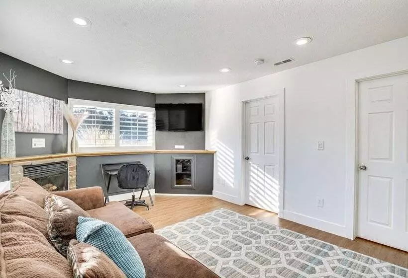 Gorgeous Lehi Home W/ Private Yard & Hot Tub!