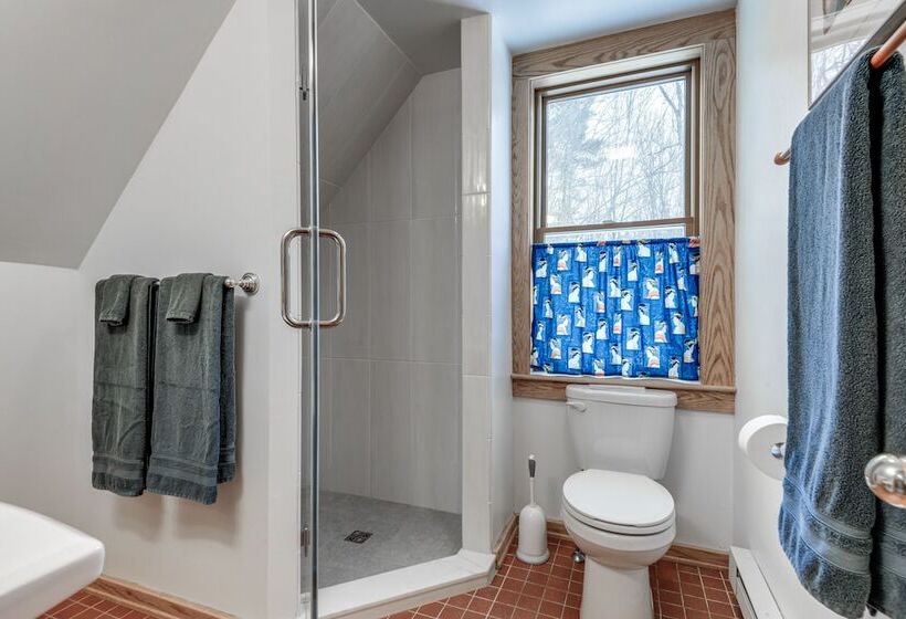 Greenfield Countryside Retreat On 7 Acres!