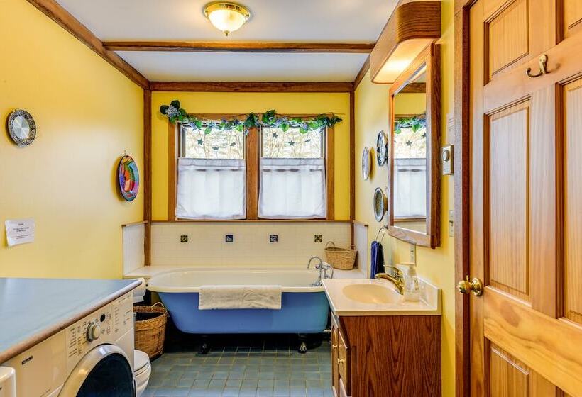 Greenfield Countryside Retreat On 7 Acres!