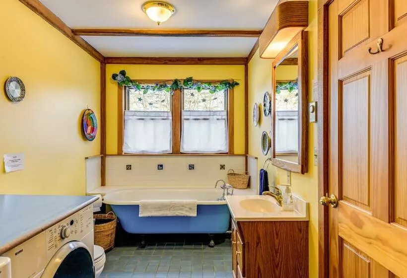 Greenfield Countryside Retreat On 7 Acres!