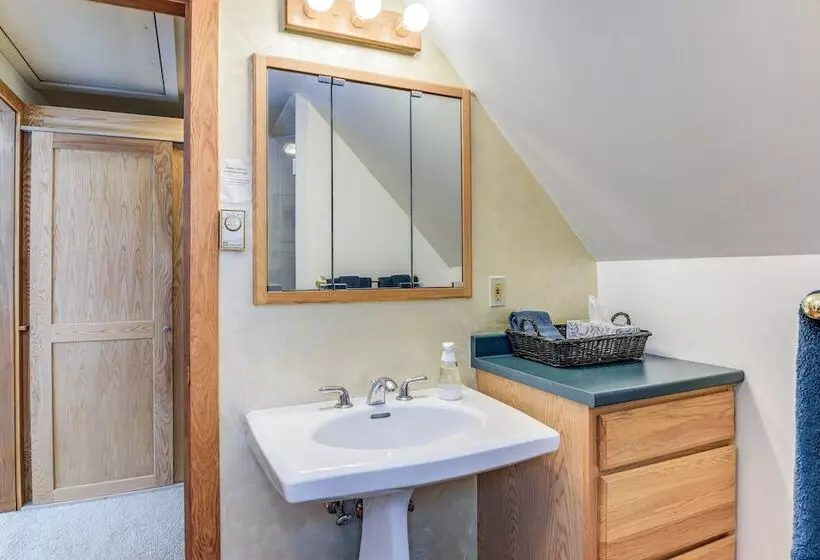 Greenfield Countryside Retreat On 7 Acres!