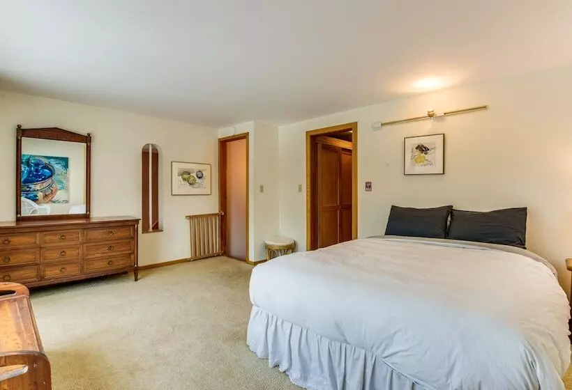 Greenfield Countryside Retreat On 7 Acres!