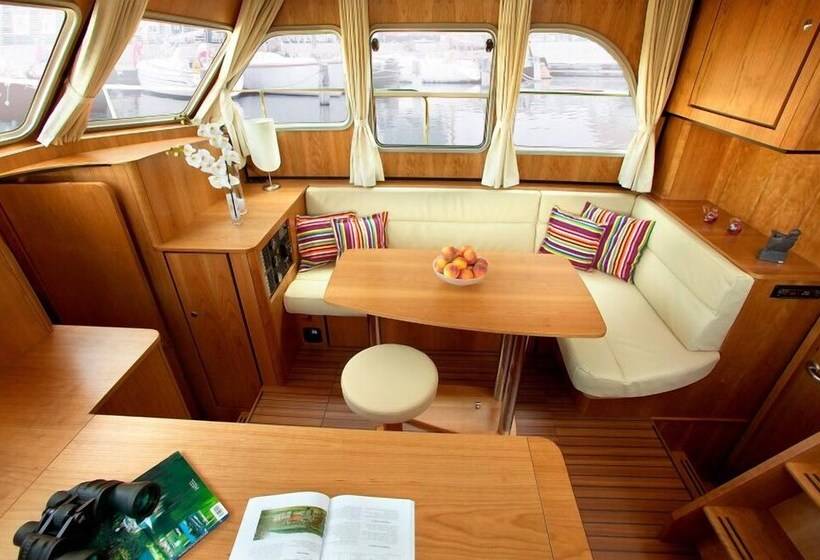 酒店 Une Nuit à Bord