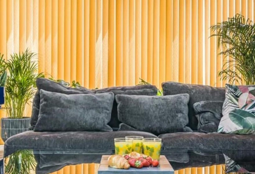 Immaculate 6 Bed Ivy House