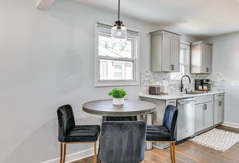 Newly Updated Home ~ 3 Mi To Downtown Charlotte!