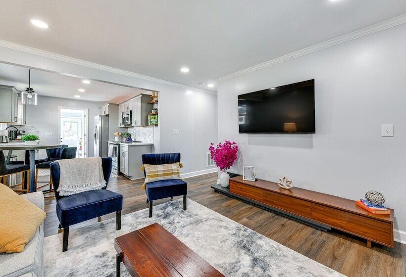 Newly Updated Home ~ 3 Mi To Downtown Charlotte!