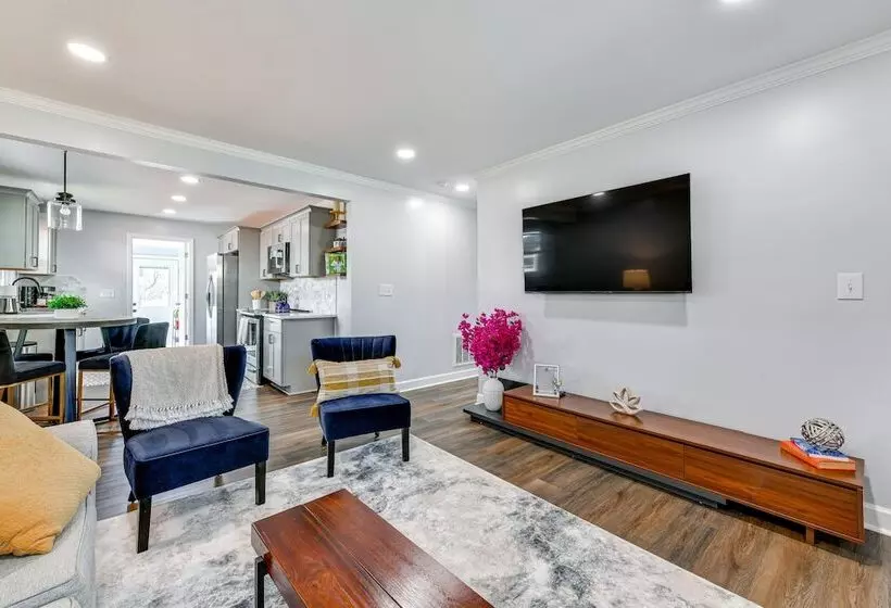 Newly Updated Home ~ 3 Mi To Downtown Charlotte!