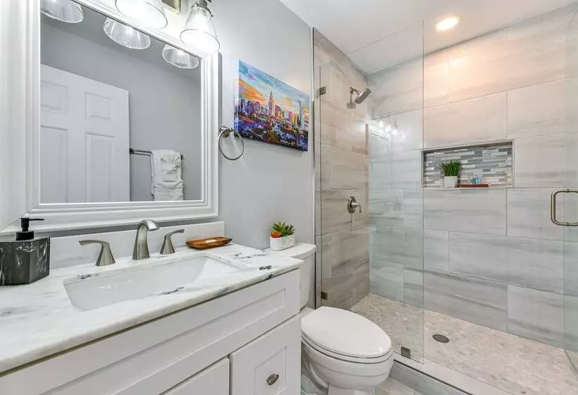 Newly Updated Home ~ 3 Mi To Downtown Charlotte!