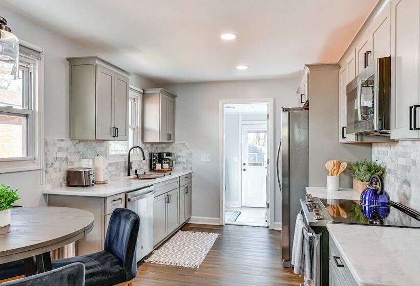 Newly Updated Home ~ 3 Mi To Downtown Charlotte!