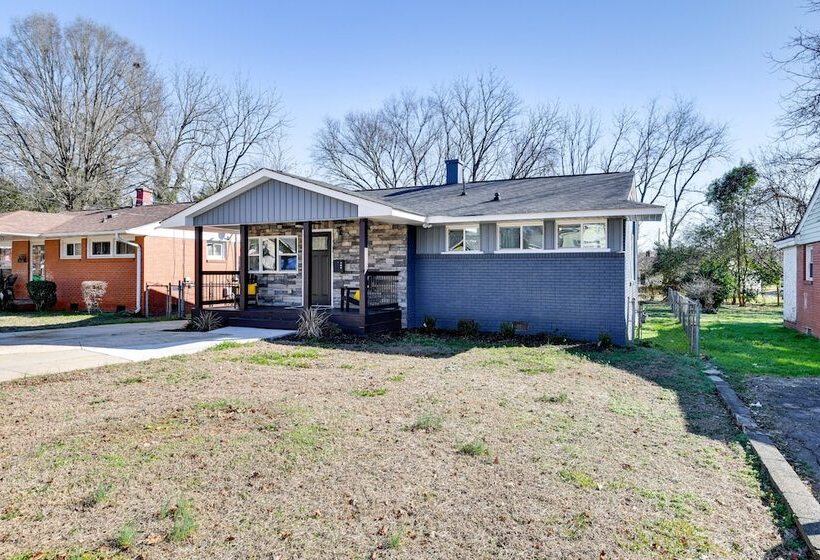 Newly Updated Home ~ 3 Mi To Downtown Charlotte!