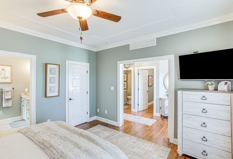 Scottsville Cottage: Fire Pit & All Year Lake View