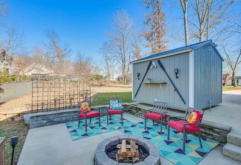 Scottsville Cottage: Fire Pit & All Year Lake View