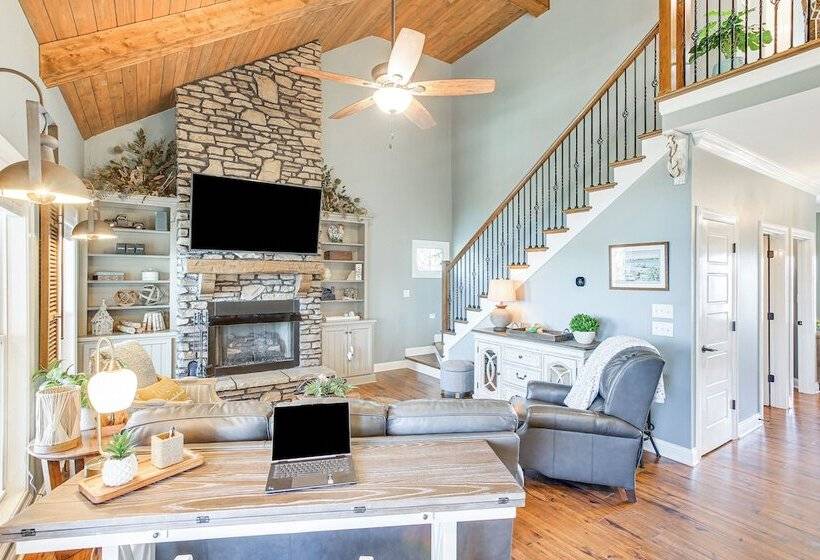 Scottsville Cottage: Fire Pit & All Year Lake View