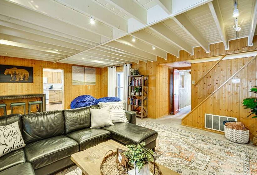 Solitude Mountain Cabin: Creek Side View & Hot Tub