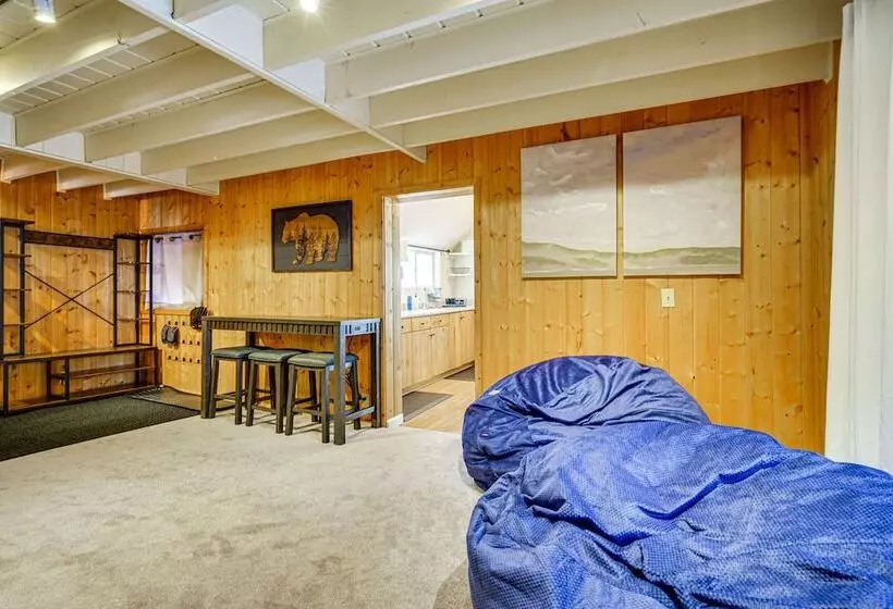 Solitude Mountain Cabin: Creek Side View & Hot Tub