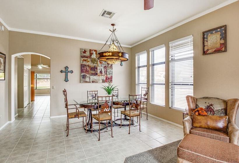 Spacious Tucson Home W/ Yard: 11 Mi To Downtown
