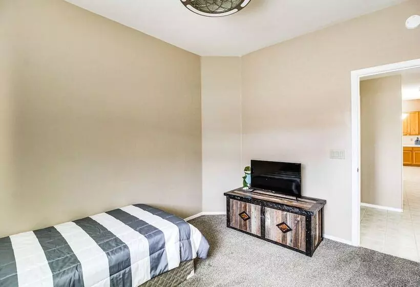 Spacious Tucson Home W/ Yard: 11 Mi To Downtown