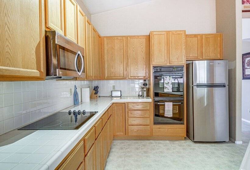 Spacious Tucson Home W/ Yard: 11 Mi To Downtown