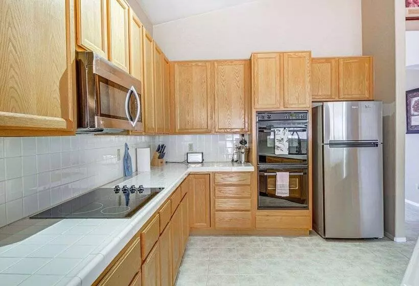 Spacious Tucson Home W/ Yard: 11 Mi To Downtown
