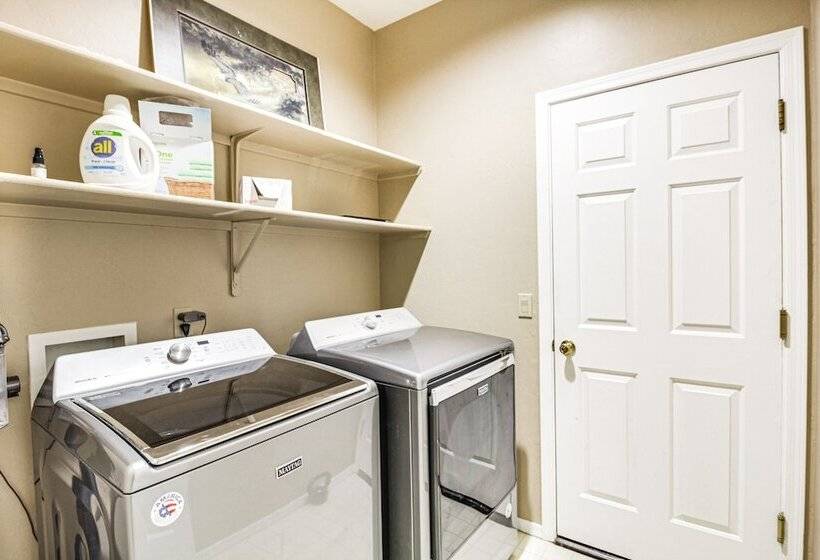 Spacious Tucson Home W/ Yard: 11 Mi To Downtown