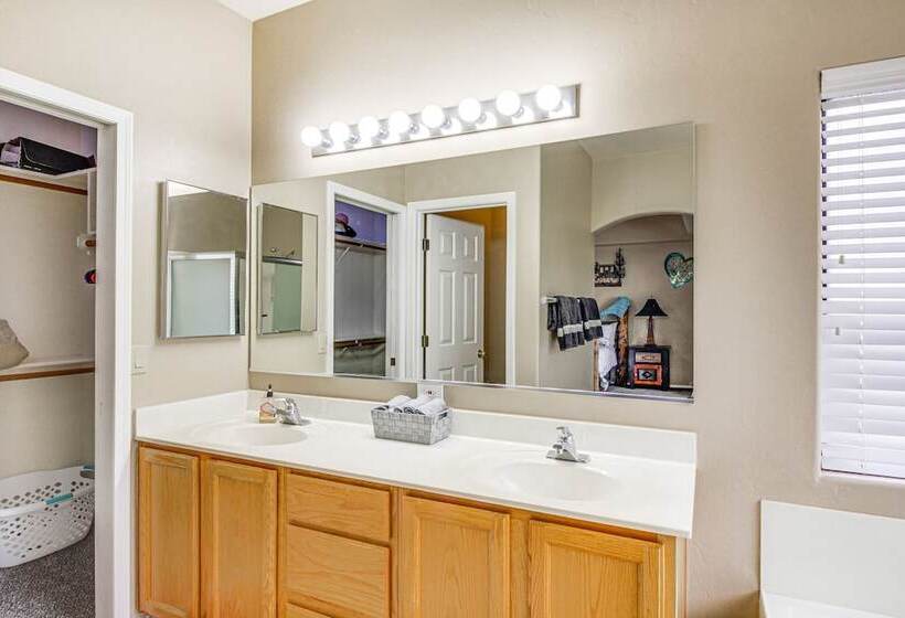 Spacious Tucson Home W/ Yard: 11 Mi To Downtown