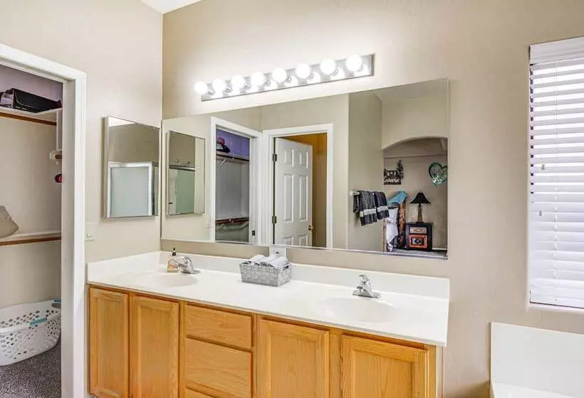Spacious Tucson Home W/ Yard: 11 Mi To Downtown