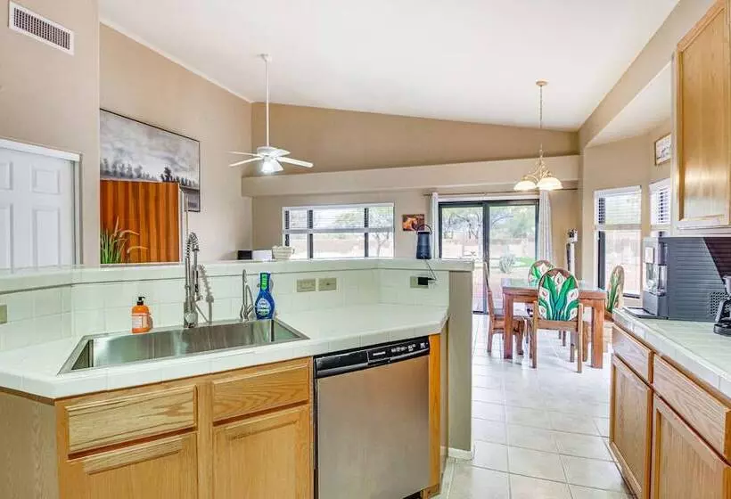 Spacious Tucson Home W/ Yard: 11 Mi To Downtown