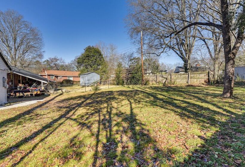Updated Charlotte Home W/ Yard ~ 3 Mi To Uptown!