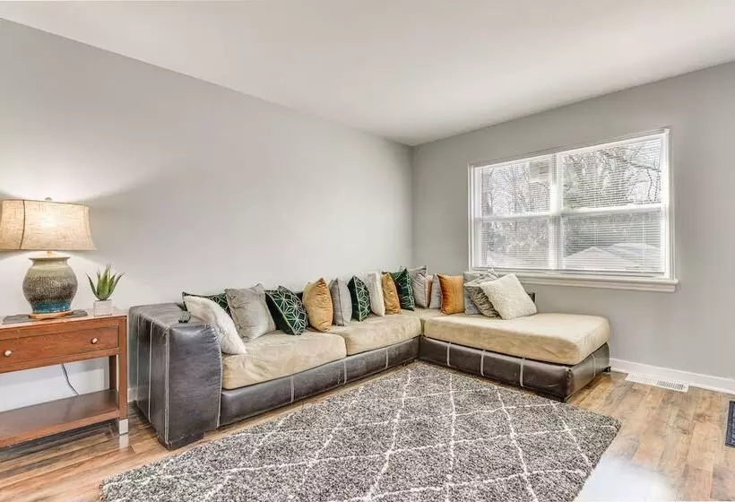 Updated Charlotte Home W/ Yard ~ 3 Mi To Uptown!