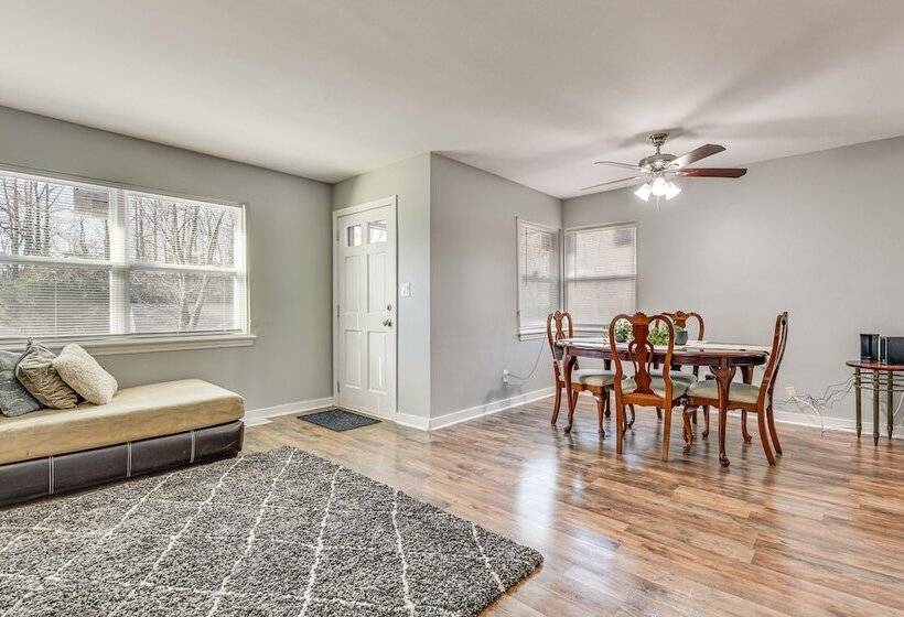 Updated Charlotte Home W/ Yard ~ 3 Mi To Uptown!