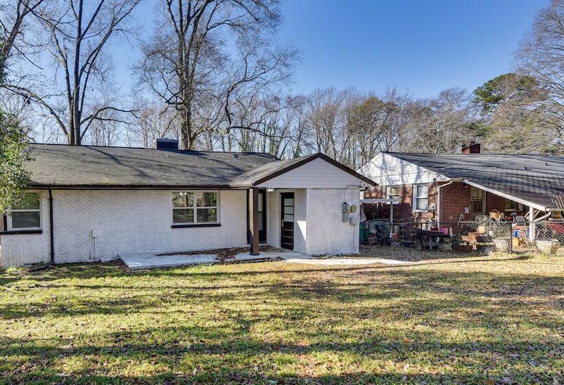 Updated Charlotte Home W/ Yard ~ 3 Mi To Uptown!