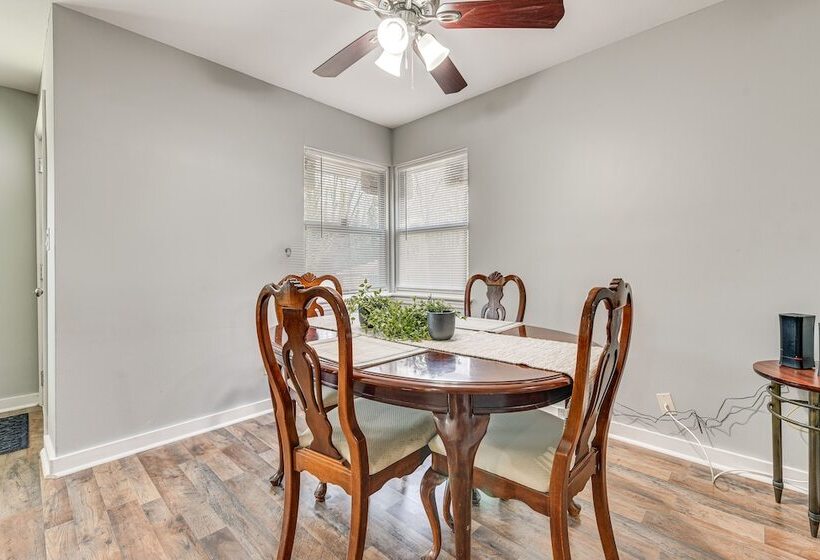 Updated Charlotte Home W/ Yard ~ 3 Mi To Uptown!