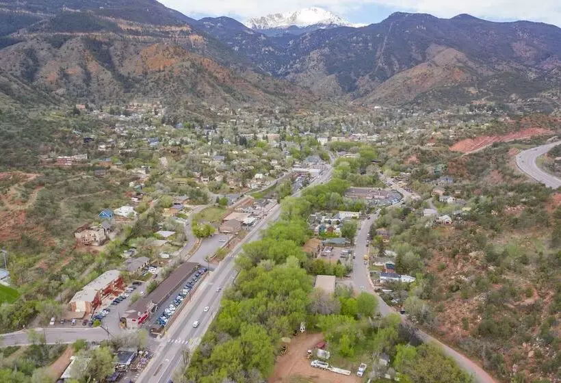 2br Manitou Get Away Close To Everything!