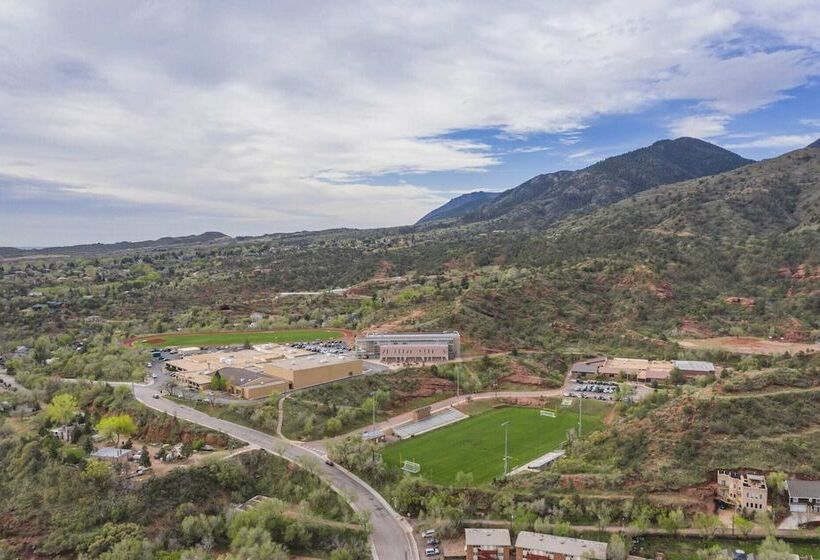 2br Manitou Get Away Close To Everything!