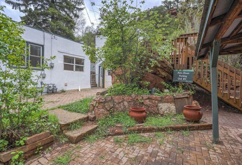 2br Manitou Get Away Close To Everything!