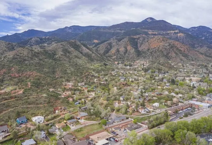 2br Manitou Get Away Close To Everything!