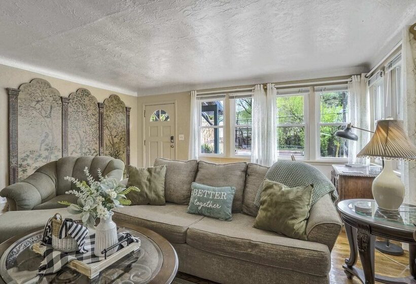 2br Manitou Get Away Close To Everything!