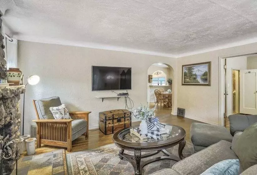 2br Manitou Get Away Close To Everything!