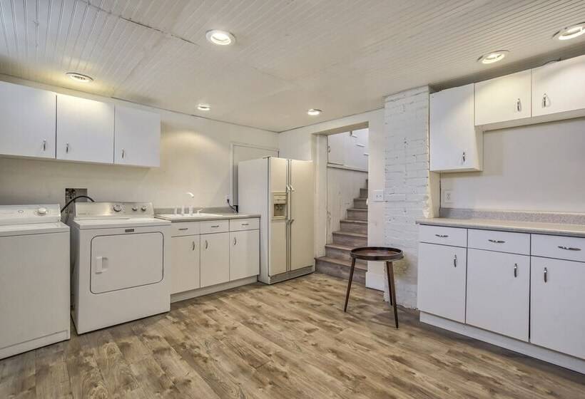 3brminutes To Downtowndog Friendly