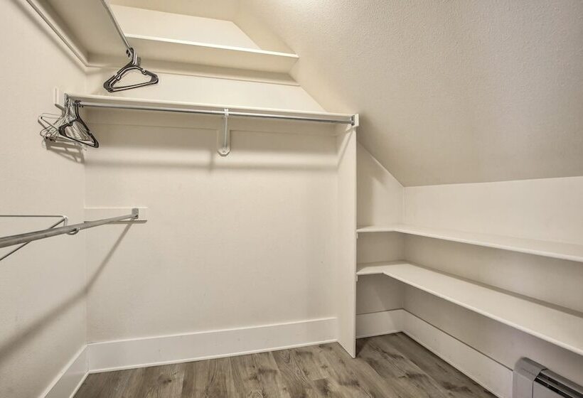 3brminutes To Downtowndog Friendly