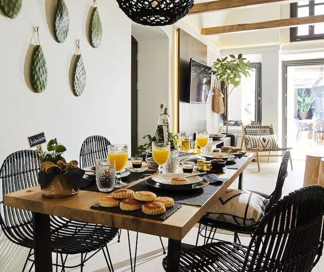 Floria Suites