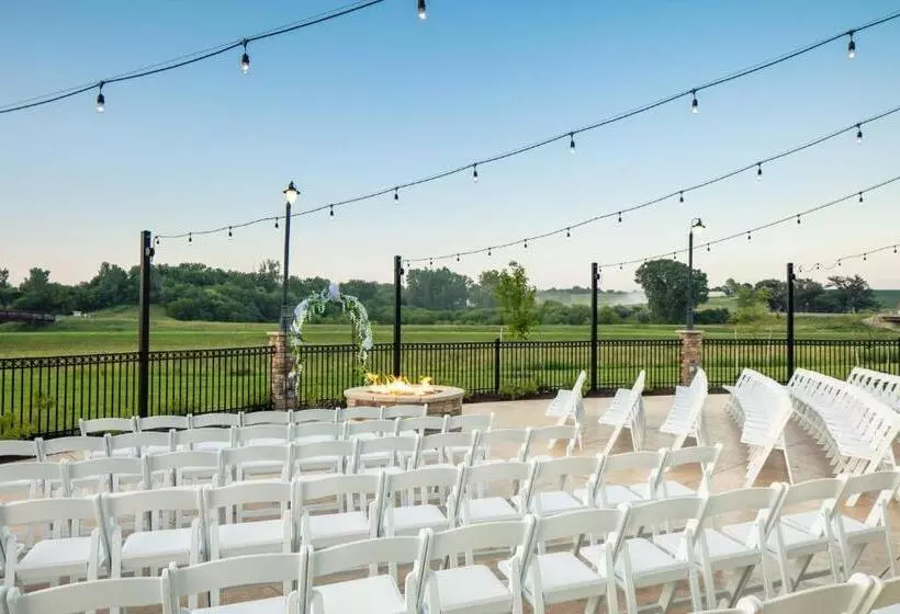 Hotelli Courtyard By Marriott Omaha Bellevue At Beardmore Event Center
