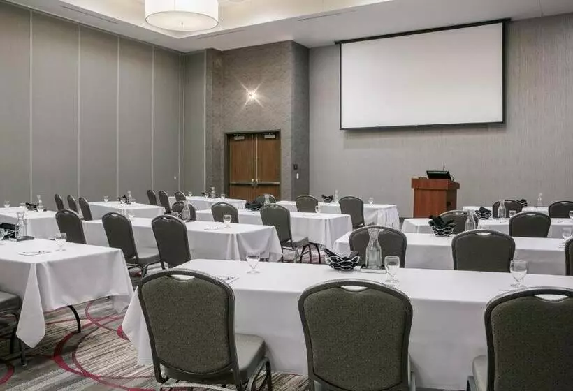 Hotelli Courtyard By Marriott Omaha Bellevue At Beardmore Event Center