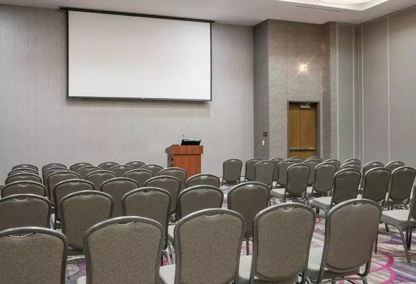 Hotelli Courtyard By Marriott Omaha Bellevue At Beardmore Event Center