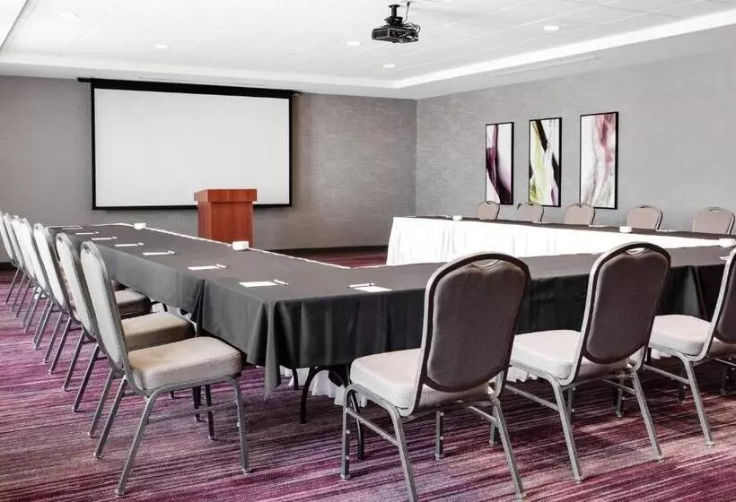 Hotelli Courtyard By Marriott Omaha Bellevue At Beardmore Event Center