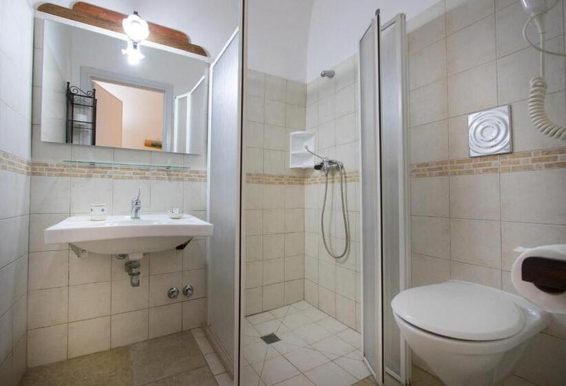 Hotelli Bio Agriturismo Masseria La Palombara